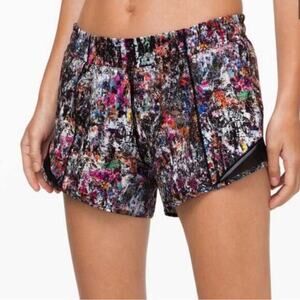 UEC LULULEMON Hotty Hot Short II 2.5" Short Vitalize Multi Black Colorful Sz 6